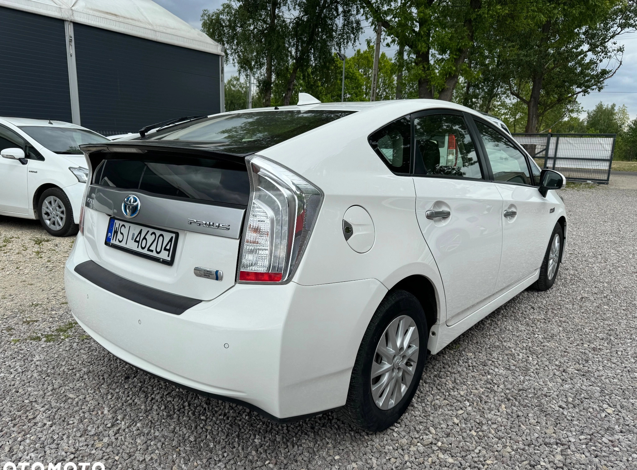 Toyota Prius cena 47900 przebieg: 215000, rok produkcji 2016 z Lębork małe 232